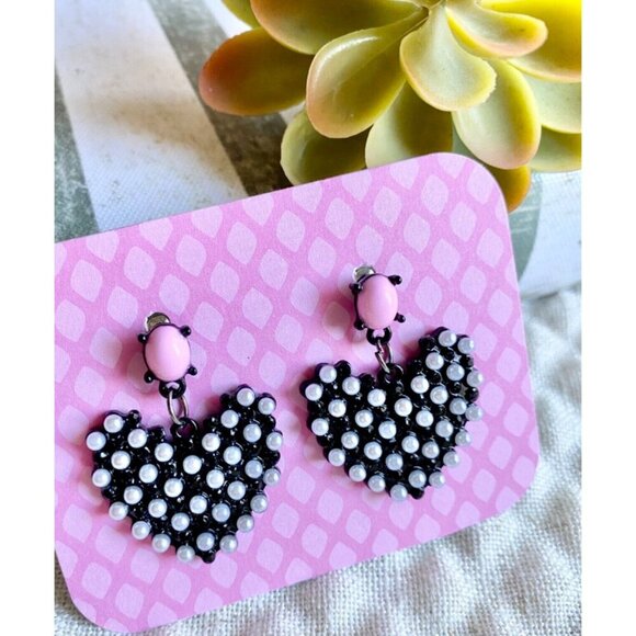 New Black Heart w/ White Faux Pearls Retro 80s Style Valentine Earrings 1.5” - Picture 4 of 6